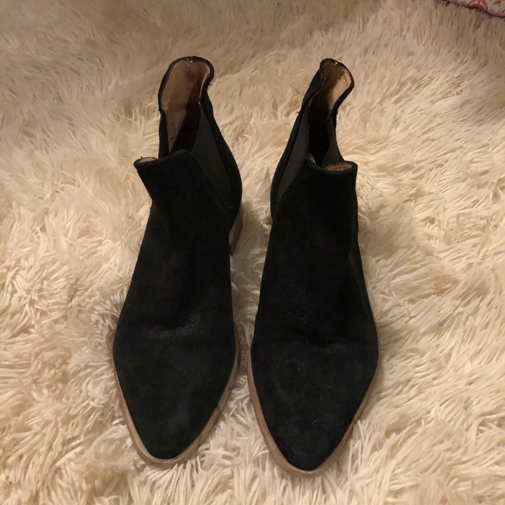 Pointed Chelsea Boots 👢